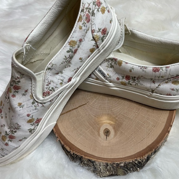 Vans Classic Slip-On Floral Sneakers - Picture 4 of 11